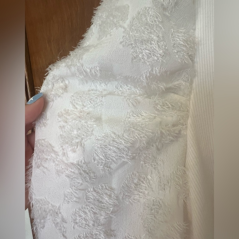 Maurices Women's White Ribbed Puff Sleeved Blouse Tie in Back - Picture 4 of 5